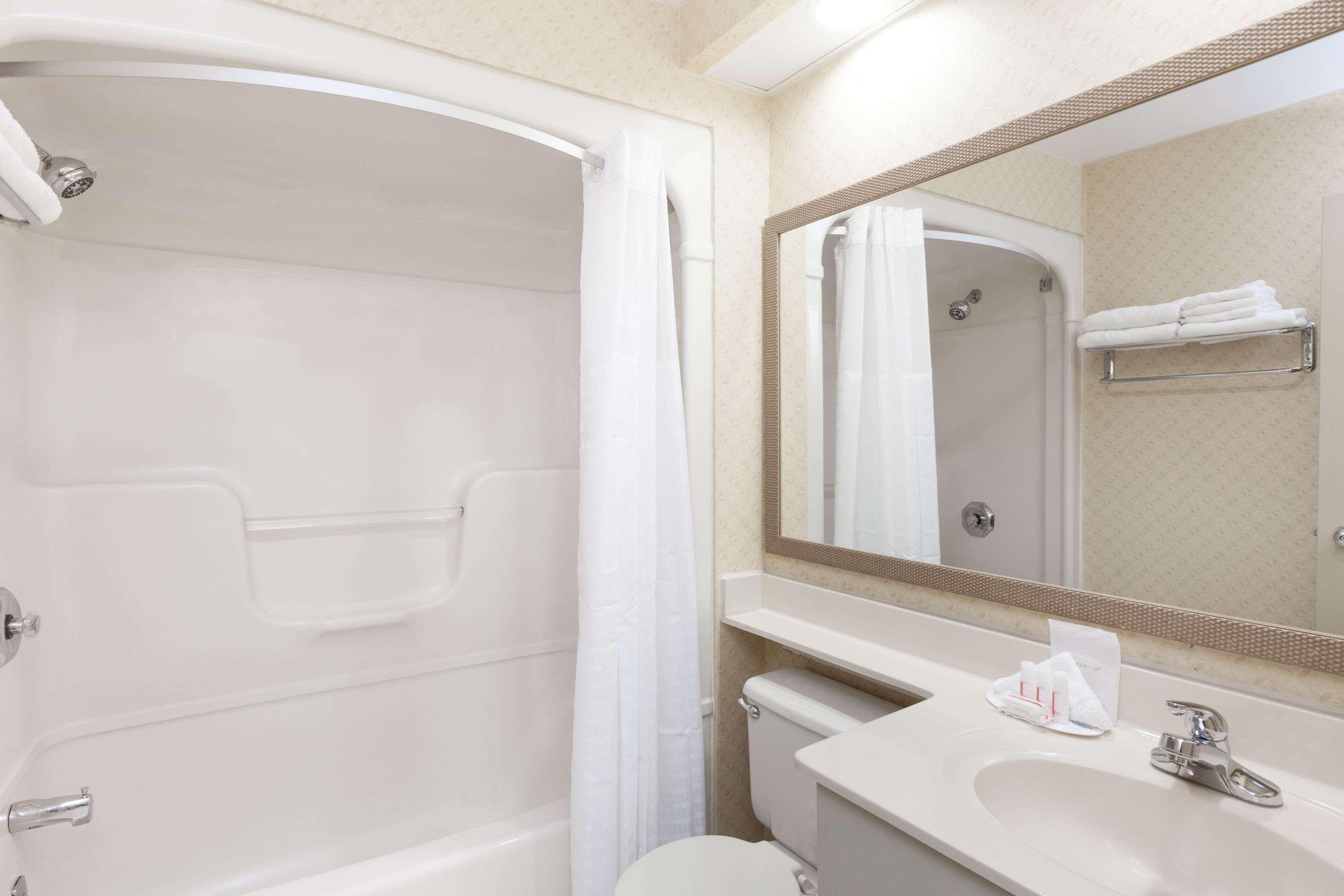 Days Inn By Wyndham Utica Luaran gambar