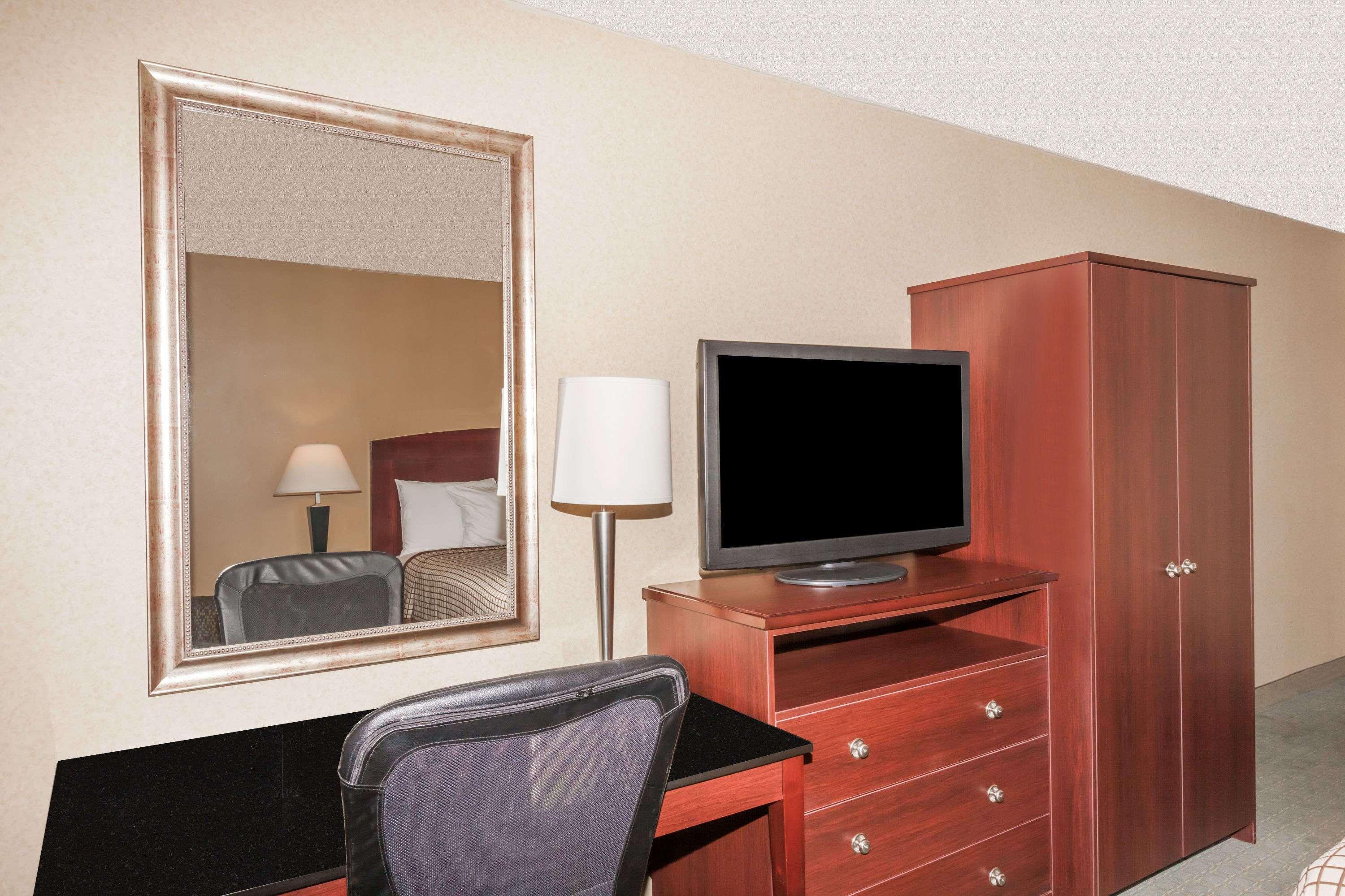 Days Inn By Wyndham Utica Luaran gambar