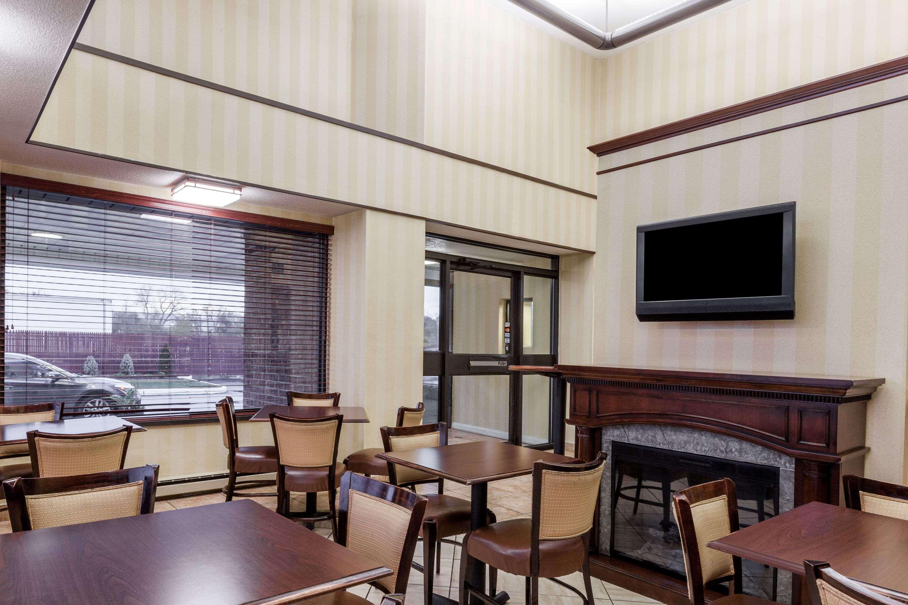 Days Inn By Wyndham Utica Luaran gambar