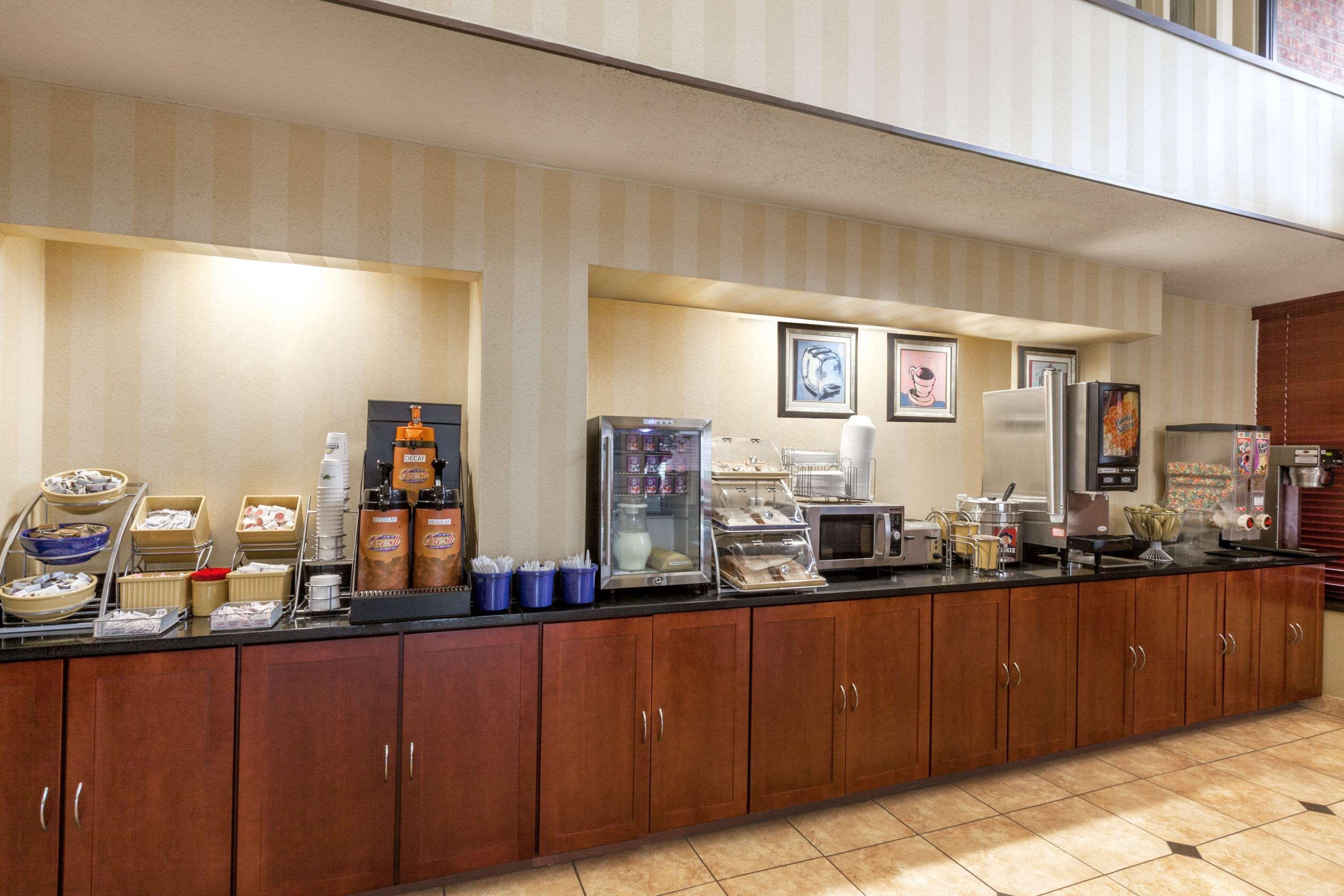 Days Inn By Wyndham Utica Luaran gambar