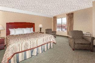 Days Inn By Wyndham Utica Bilik gambar