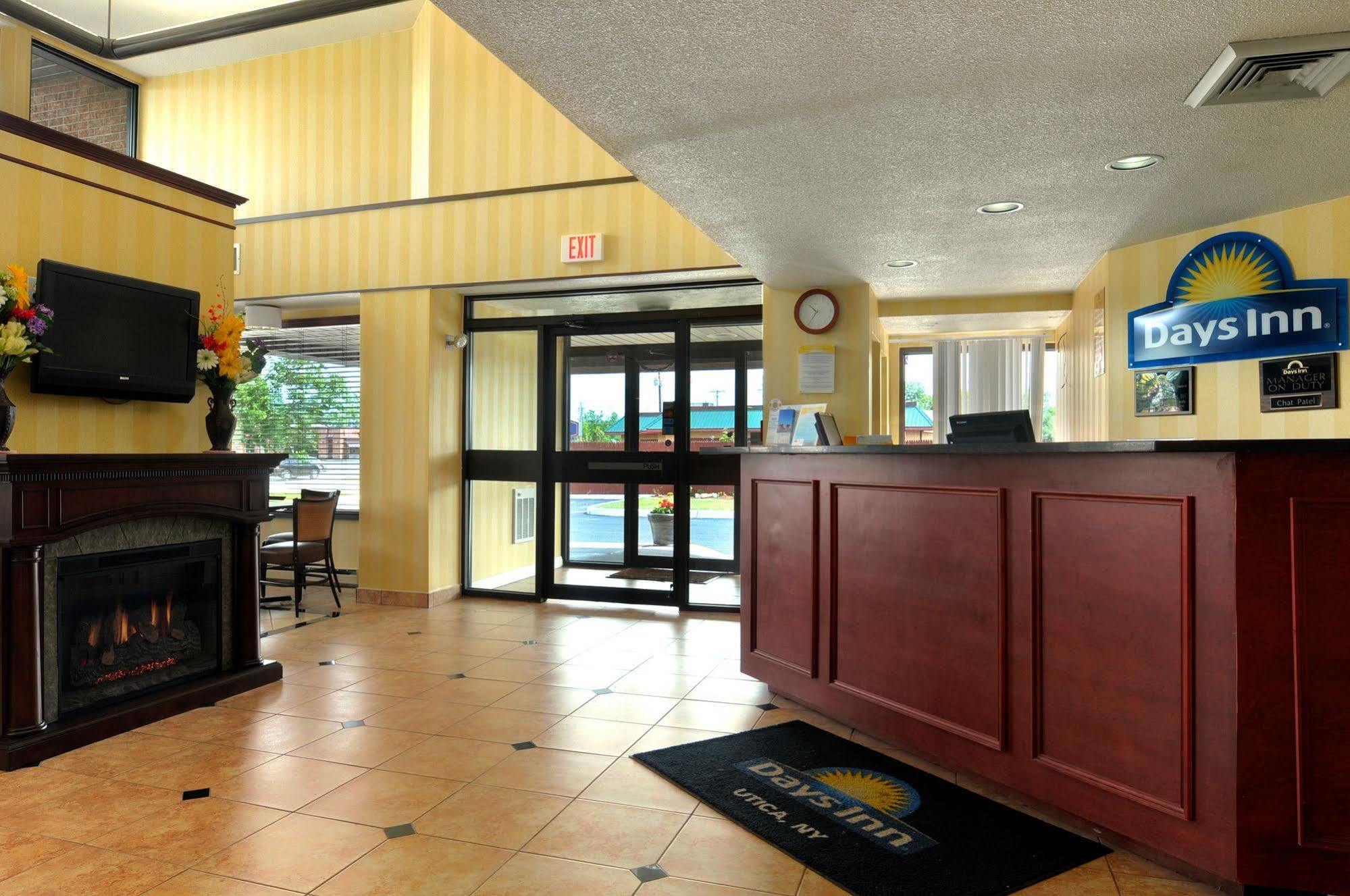 Days Inn By Wyndham Utica Luaran gambar