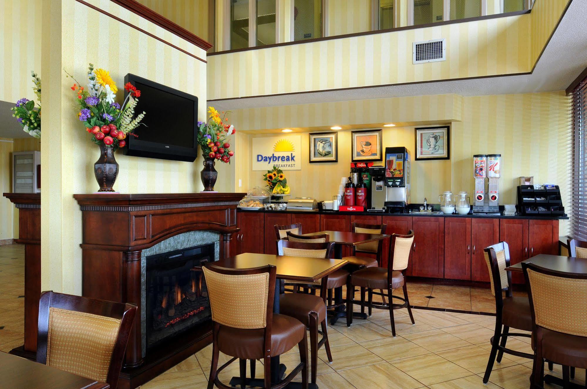 Days Inn By Wyndham Utica Luaran gambar