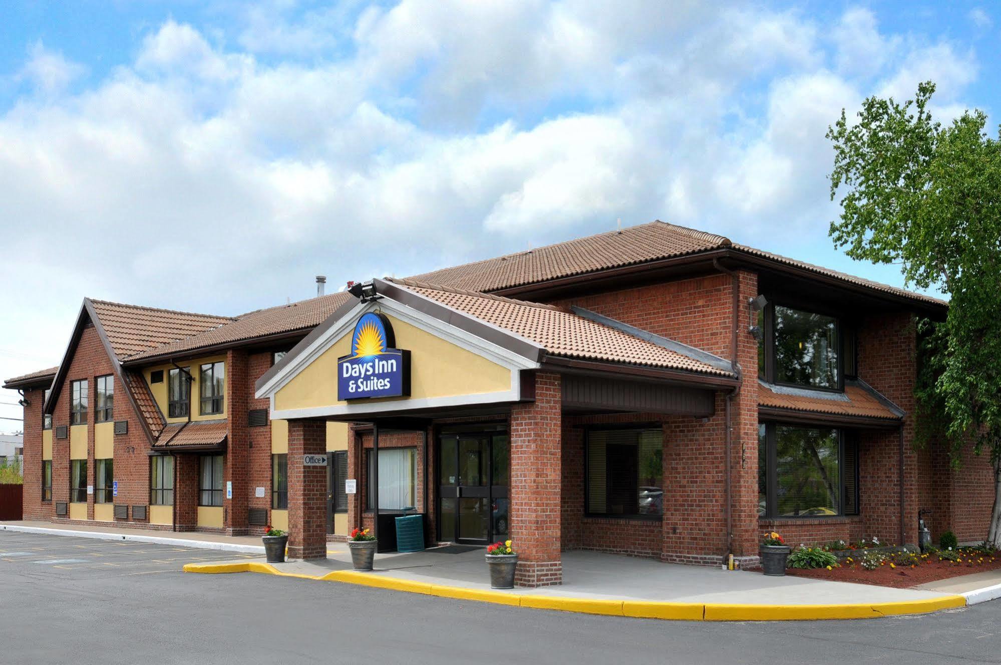 Days Inn By Wyndham Utica Luaran gambar